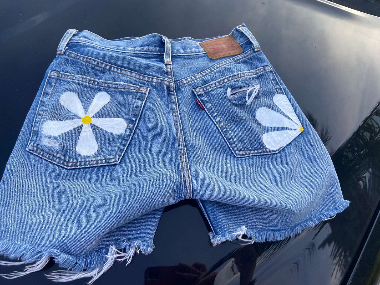 🌼 Custom painted Levi’s 🌼