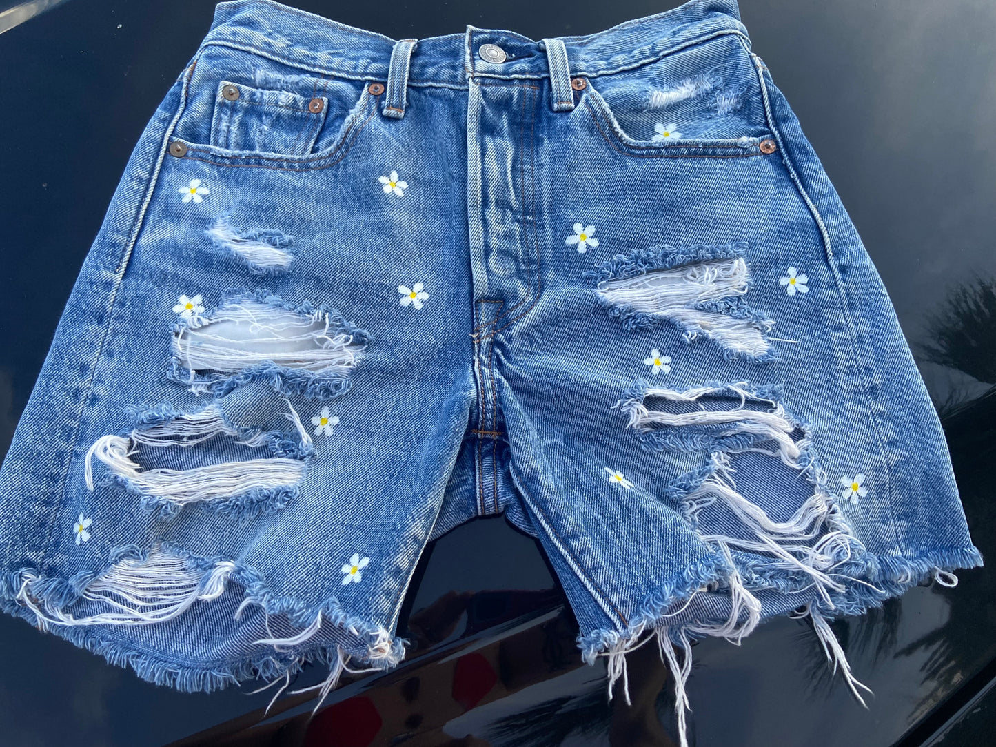 🌼 Custom painted Levi’s 🌼